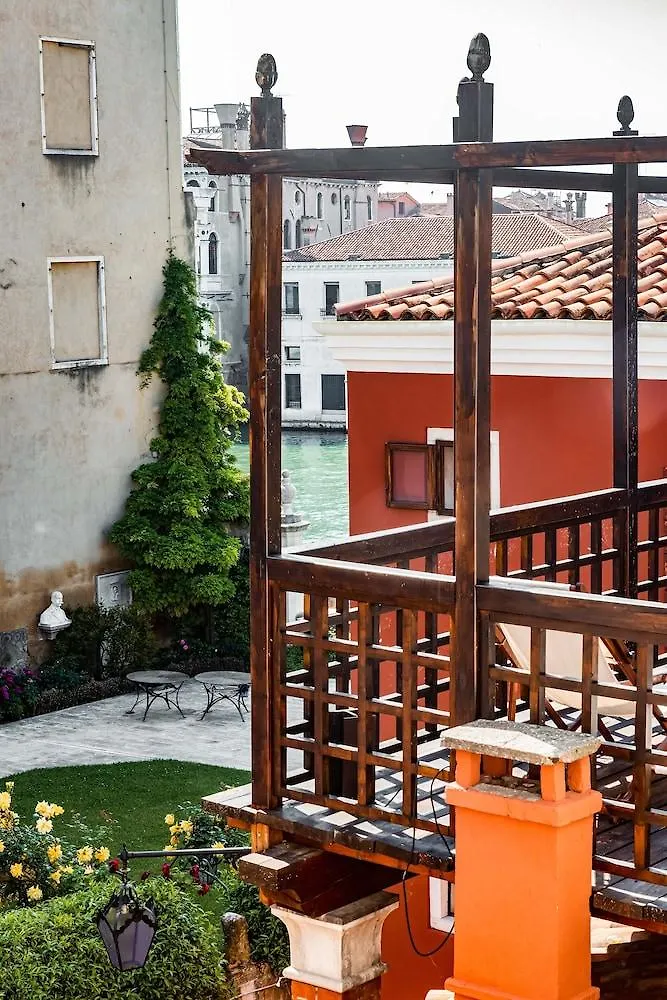 Hotel Dei Dragomanni Venice 4*,
